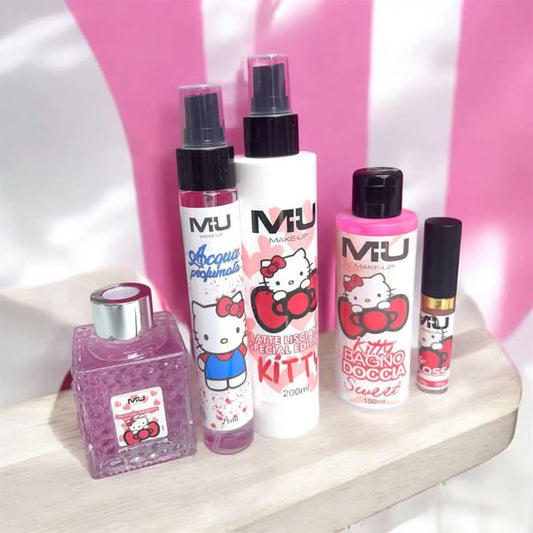 Kit hello kitty  - ambiente 100 ml - acqua profumata 75 ml - latte lisciante 200 ml - bagnodoccia 200 ml  - lip gloss - uovo omaggio