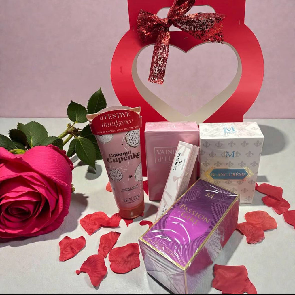 Confezione Love per San Valentino - 3 Profumi da 100ml + 2 Prodotti Profumo-Shower Gel o Crema Corpo Profumata in Elegante Scatola a Forma di Cuore Ideale per Regalo