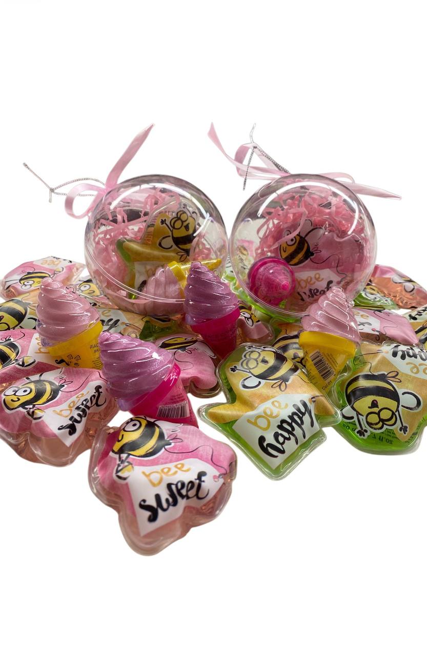 Gift Set Sfere natalizie Ideali come addobbi Natalizi e idee regalo...le fere comprendono vari prodotti tra: shower gel, balsami labbra, lip gloss, palette revolution, maschere viso, crema mani