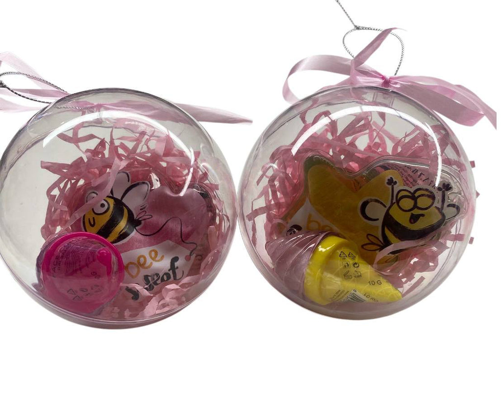 Gift Set Sfere natalizie Ideali come addobbi Natalizi e idee regalo...le fere comprendono vari prodotti tra: shower gel, balsami labbra, lip gloss, palette revolution, maschere viso, crema mani