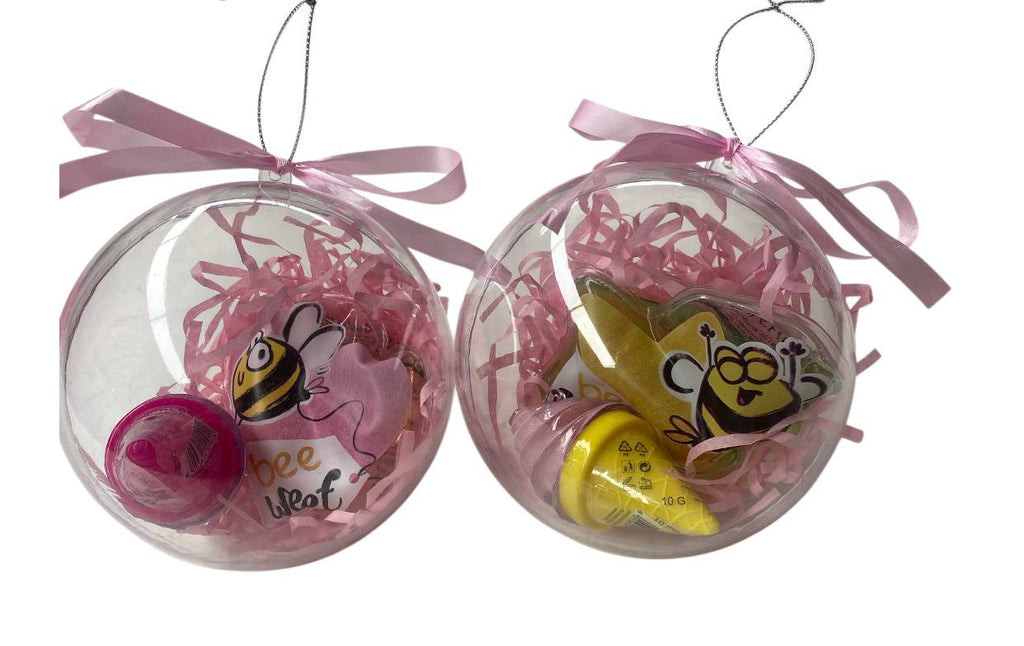 Gift Set Sfere natalizie Ideali come addobbi Natalizi e idee regalo...le fere comprendono vari prodotti tra: shower gel, balsami labbra, lip gloss, palette revolution, maschere viso, crema mani