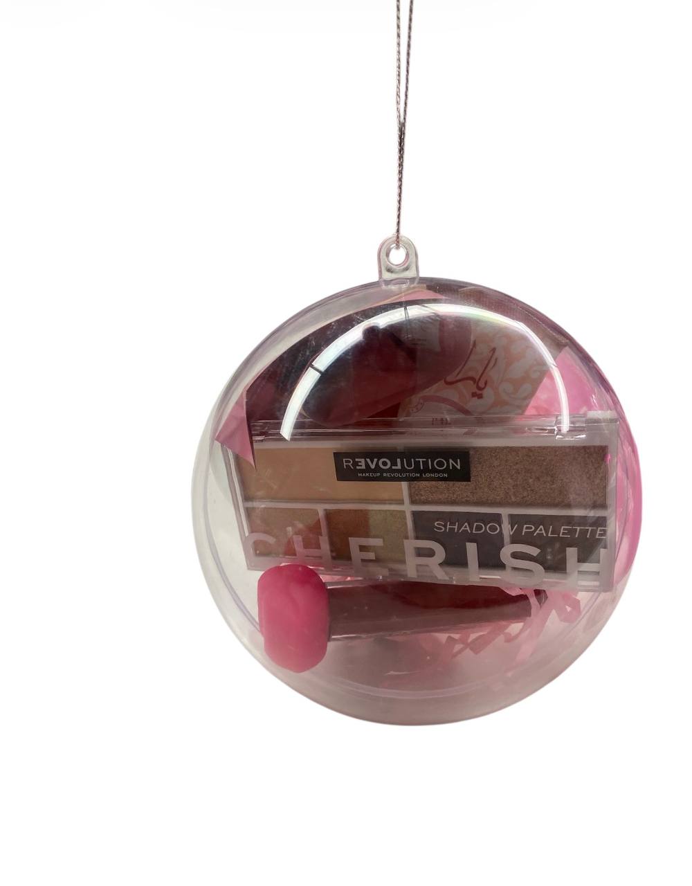 Gift Set Sfere natalizie Ideali come addobbi Natalizi e idee regalo...le fere comprendono vari prodotti tra: shower gel, balsami labbra, lip gloss, palette revolution, maschere viso, crema mani