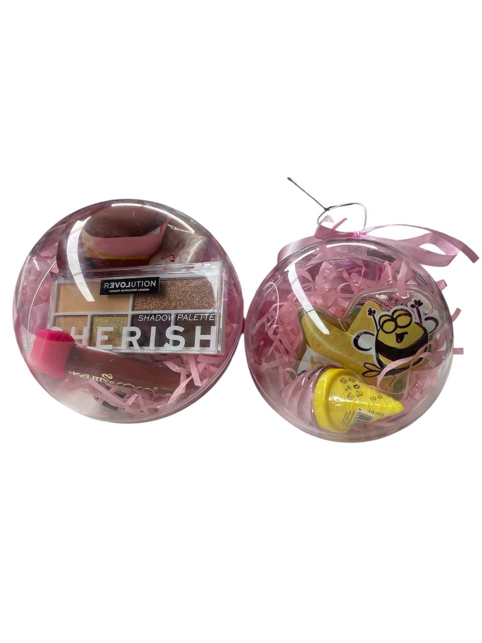 Gift Set Sfere natalizie Ideali come addobbi Natalizi e idee regalo...le fere comprendono vari prodotti tra: shower gel, balsami labbra, lip gloss, palette revolution, maschere viso, crema mani