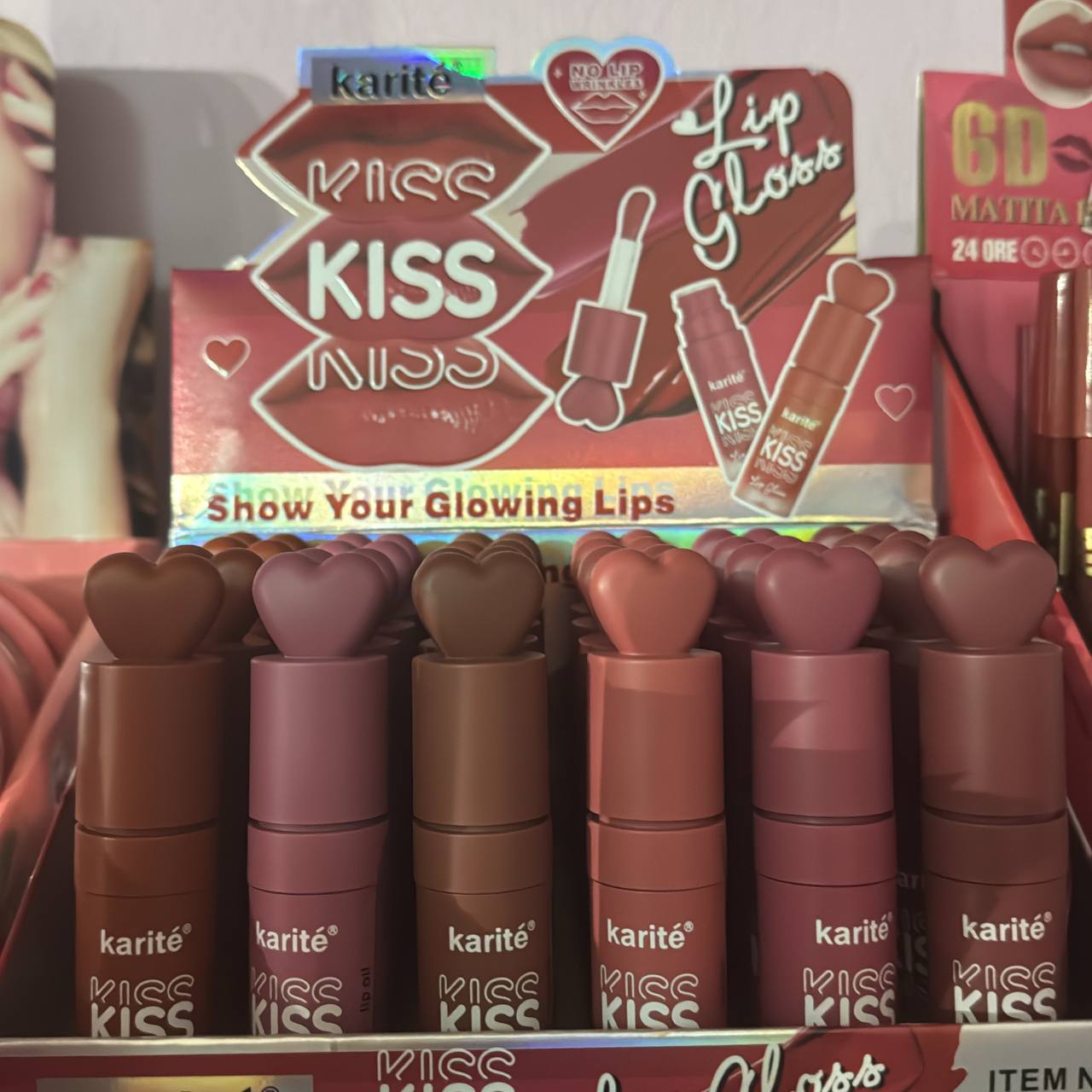 lip gloss kiss beauty