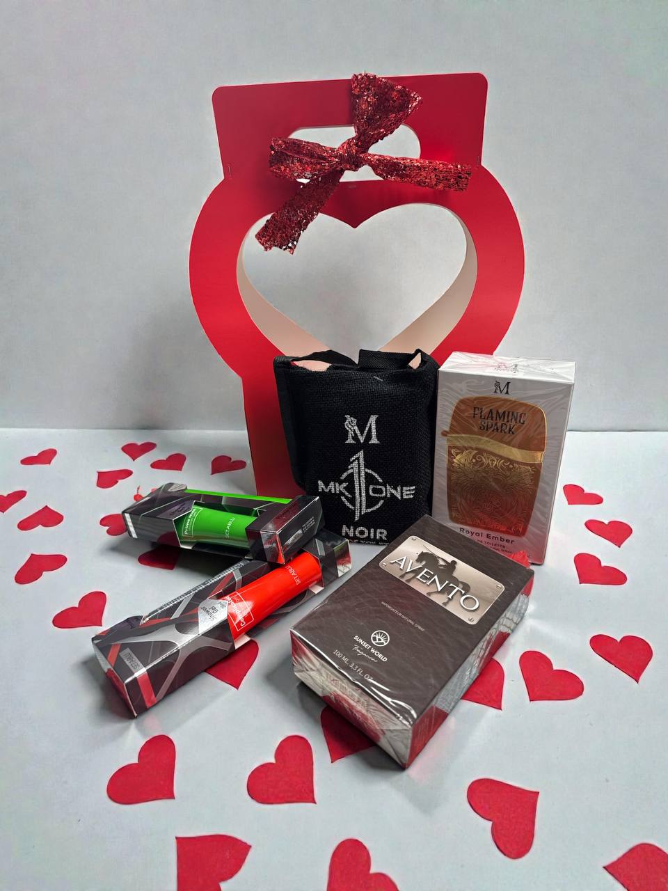 Confezione love per san valentino-3 profumi da 100ml + 2 prodotti profumo-shower gel o crema corpo profumata in un elegante scatola a forma di cuore ideale per regalo