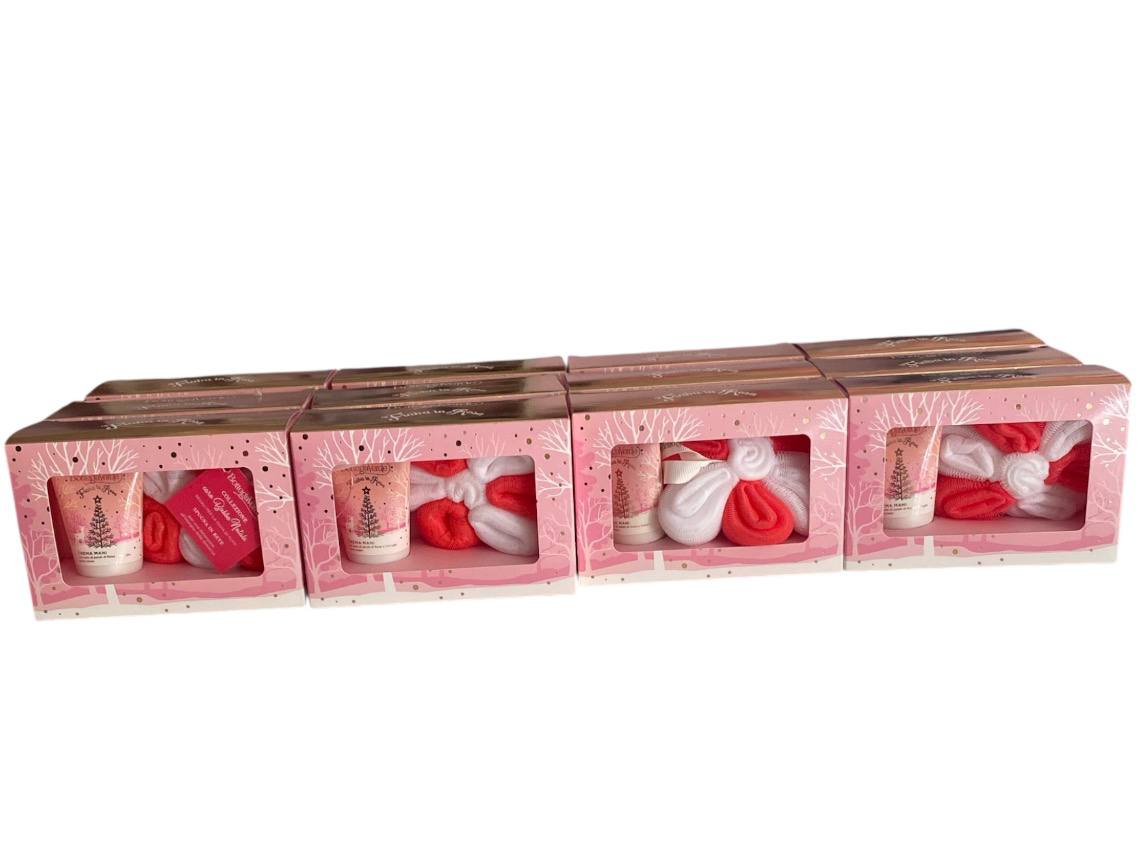 Bottega verde confezione regalo crema mani con profumazione ai petali di rosa e vaniglia + spugna in rete delicata sulla pelle, deterge e produce una ricca e morbida schiuma