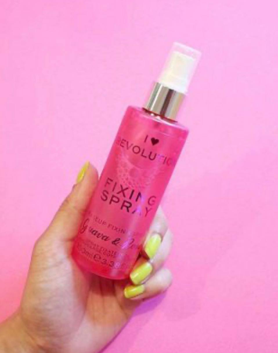 I Heart Revolution Fixing Spray Guava & Rose - Spray Fissante per Trucco 100ml Mantieni il Trucco in Posizione Tutto il Giorno !!