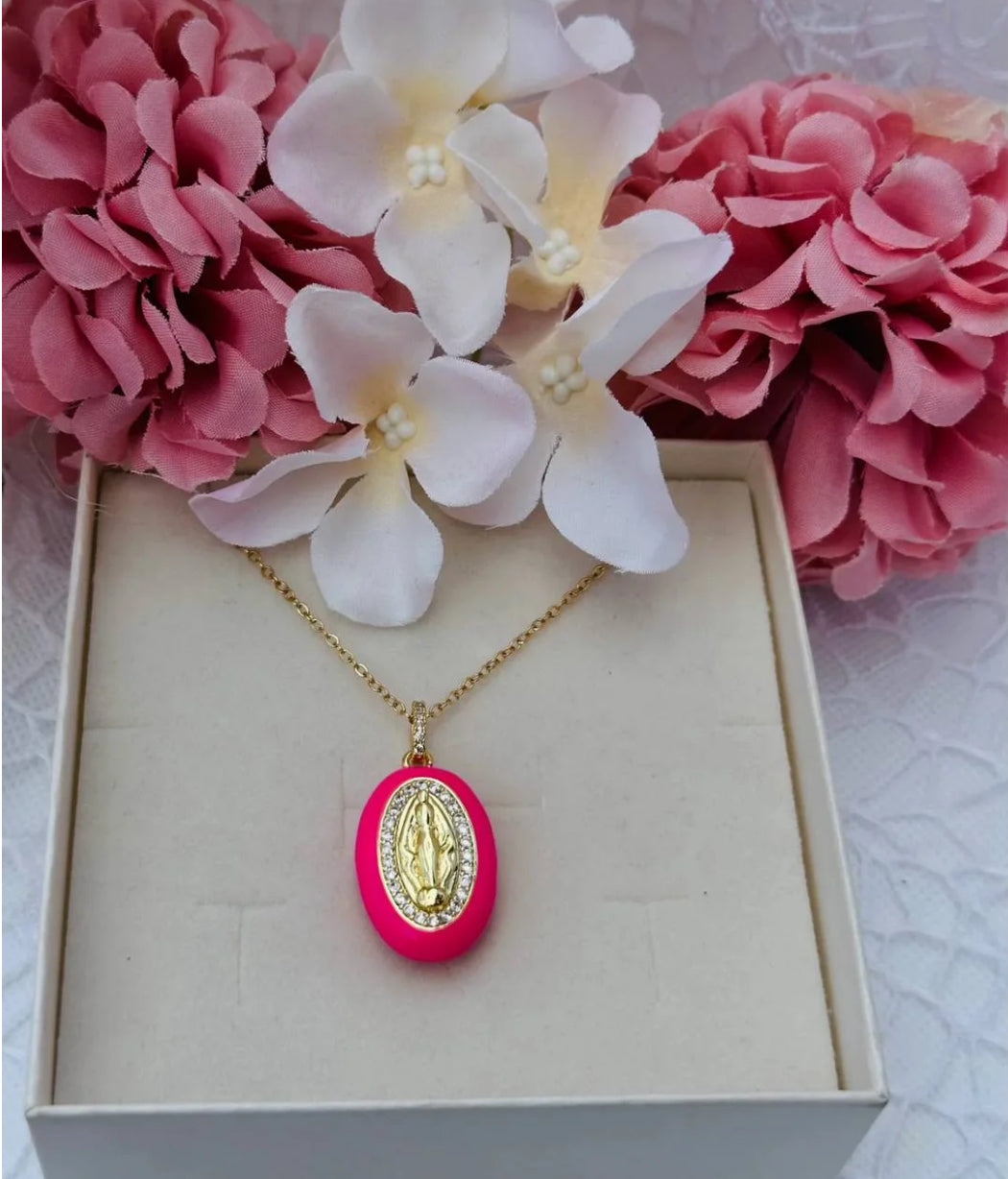 Collana madonnina simbolo di devozione e protezione