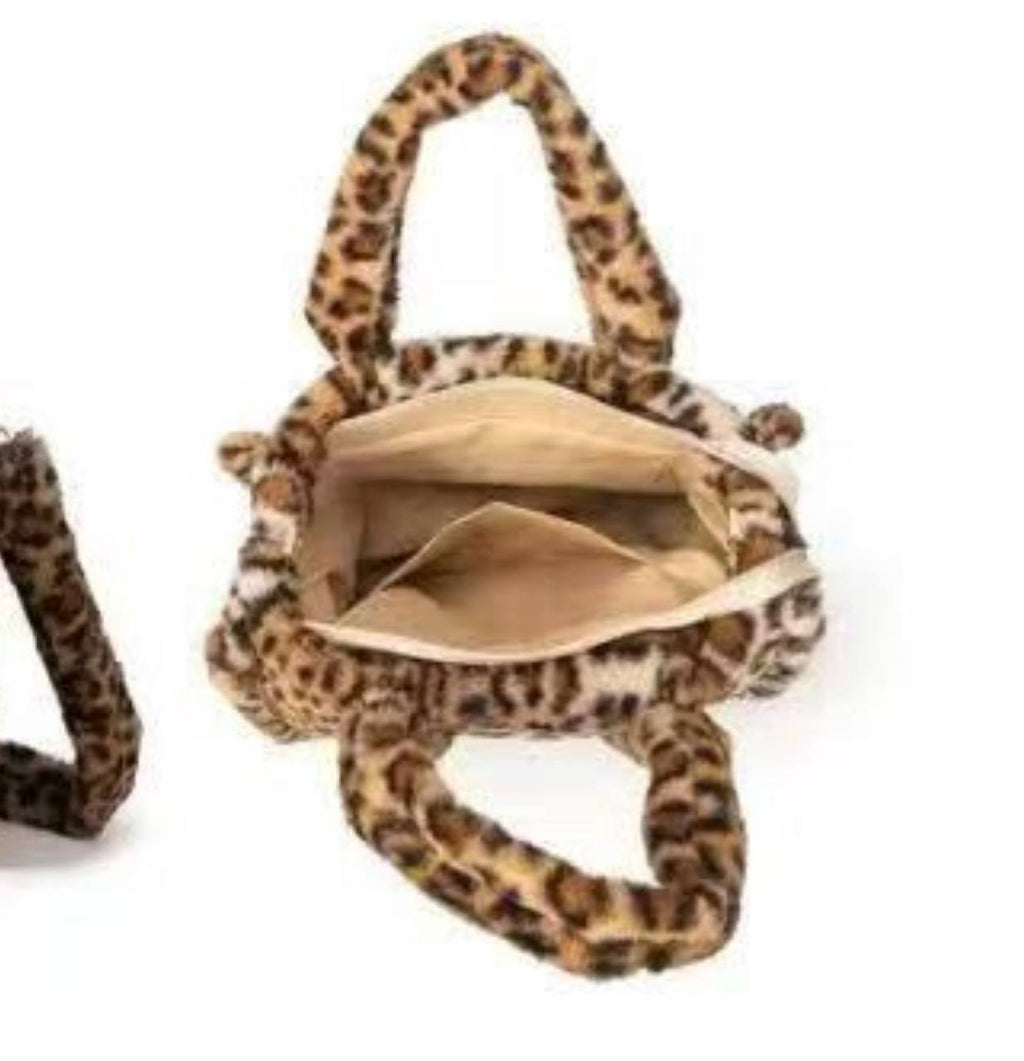 borsa peluche con stampa leopardata. morbida e molto capiente . stile e qualità